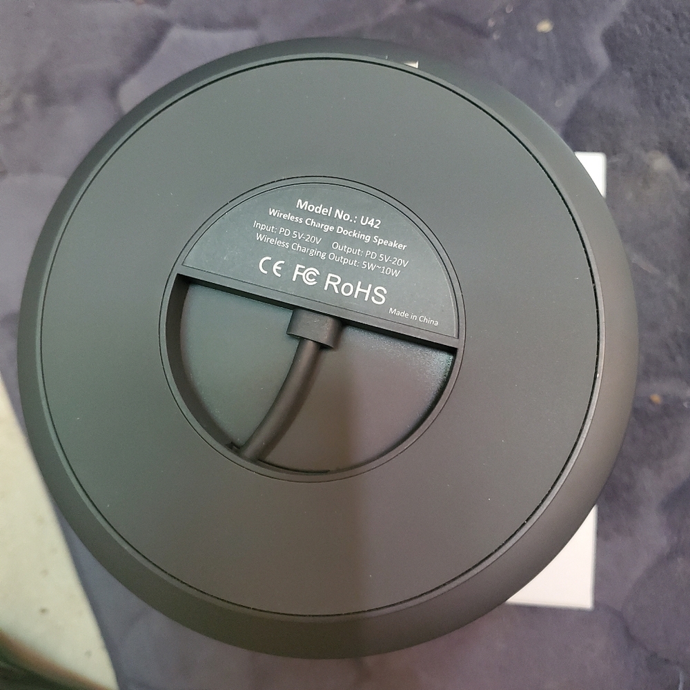 Like New 12 in 1 USB C Hub with speaker and wireless charger - Picture 6 of 9